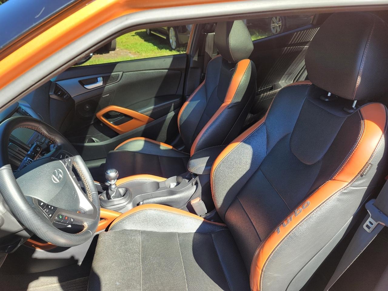 Hyundai Veloster Turbo R-Spec w/Red Interior 6M 2017