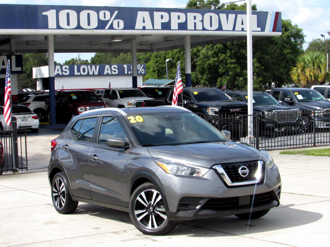2020 Nissan Kicks SV photo 2