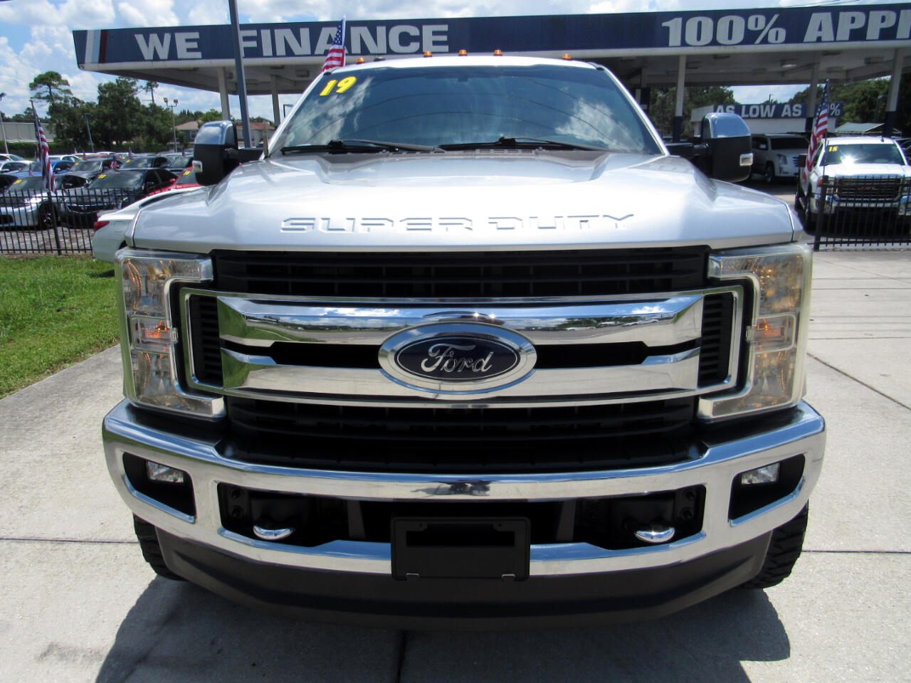 Ford Super Duty F-350 SRW XLT 4WD Crew Cab 8' Box 2019 Ford Super Duty F-350 SRW XLT 4WD Crew Cab 8' Box 2019