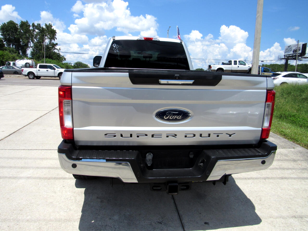 Ford Super Duty F-350 SRW XLT 4WD Crew Cab 8' Box 2019 Ford Super Duty F-350 SRW XLT 4WD Crew Cab 8' Box 2019