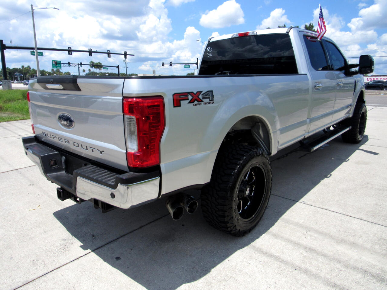 Ford Super Duty F-350 SRW XLT 4WD Crew Cab 8' Box 2019 Ford Super Duty F-350 SRW XLT 4WD Crew Cab 8' Box 2019