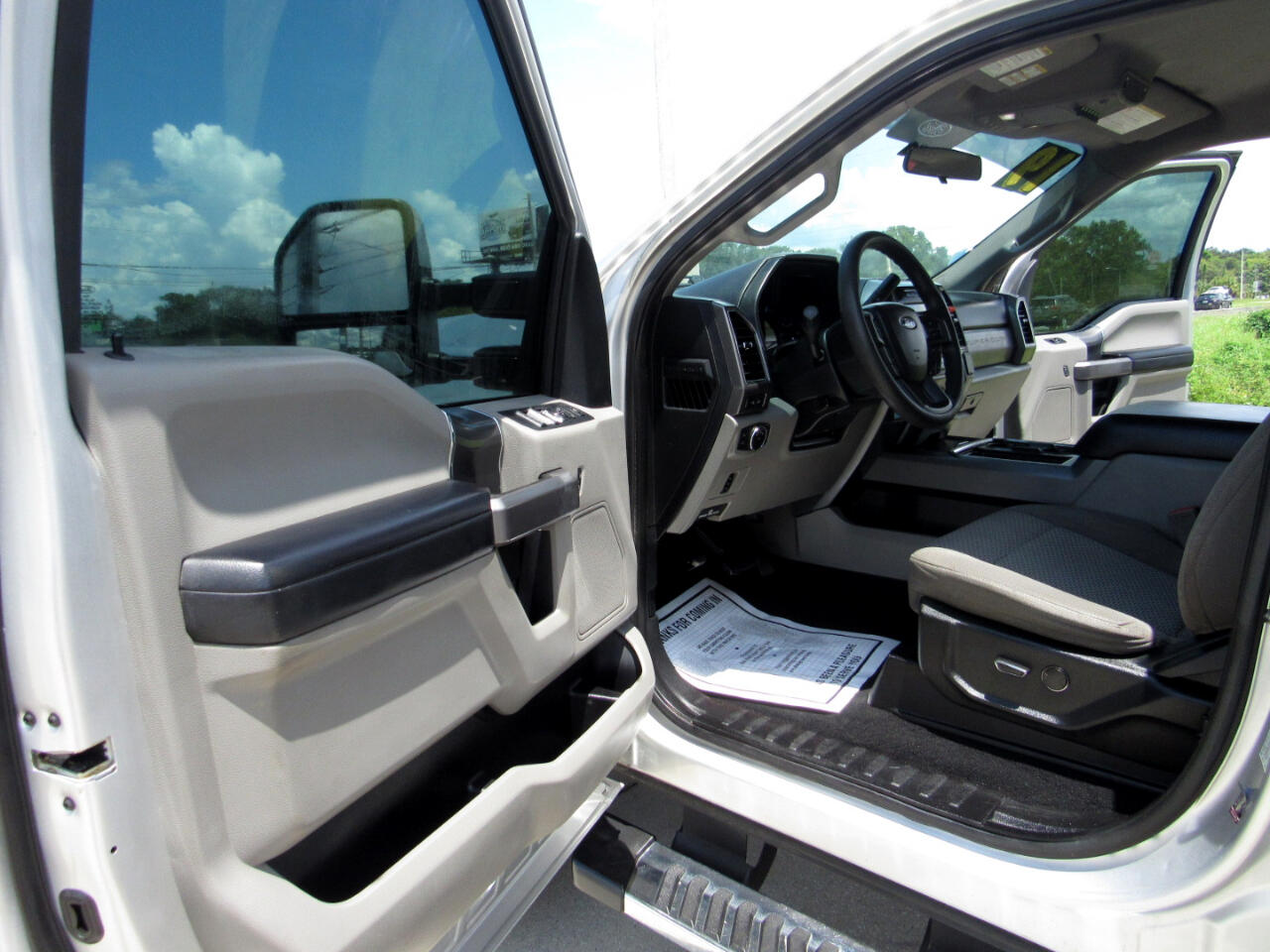 Ford Super Duty F-350 SRW XLT 4WD Crew Cab 8' Box 2019 Ford Super Duty F-350 SRW XLT 4WD Crew Cab 8' Box 2019