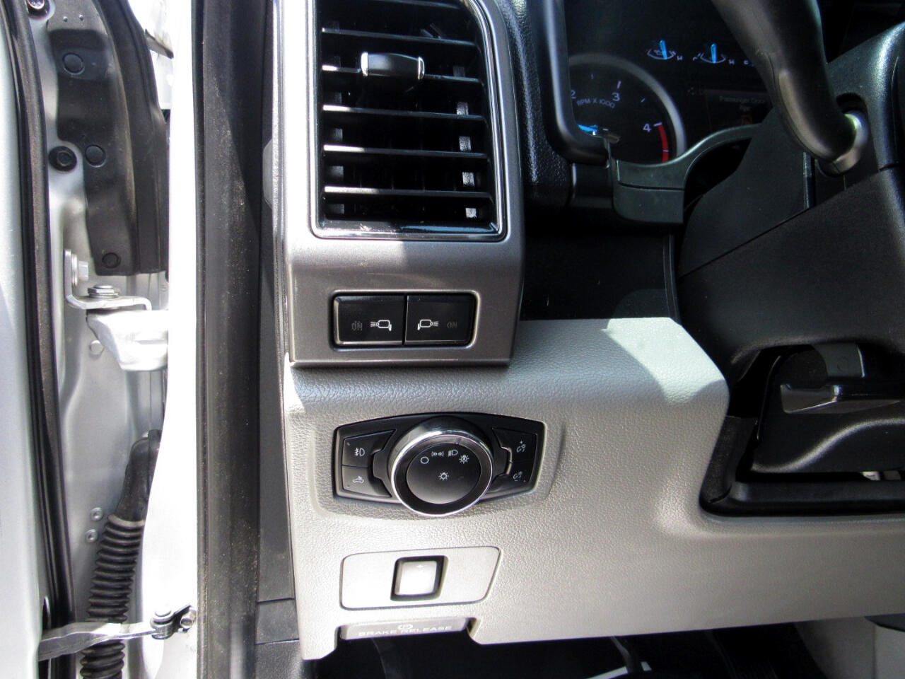 Ford Super Duty F-350 SRW XLT 4WD Crew Cab 8' Box 2019 Ford Super Duty F-350 SRW XLT 4WD Crew Cab 8' Box 2019