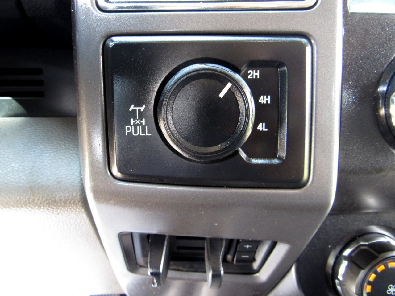 Ford Super Duty F-350 SRW XLT 4WD Crew Cab 8' Box 2019 Ford Super Duty F-350 SRW XLT 4WD Crew Cab 8' Box 2019