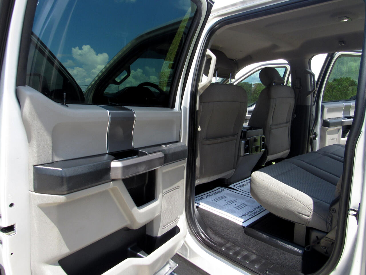 Ford Super Duty F-350 SRW XLT 4WD Crew Cab 8' Box 2019 Ford Super Duty F-350 SRW XLT 4WD Crew Cab 8' Box 2019