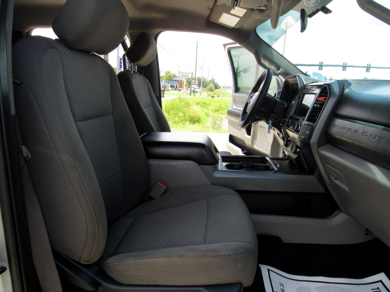 Ford Super Duty F-350 SRW XLT 4WD Crew Cab 8' Box 2019 Ford Super Duty F-350 SRW XLT 4WD Crew Cab 8' Box 2019