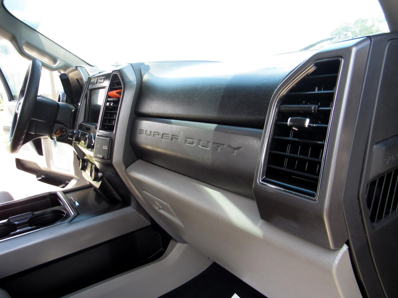 Ford Super Duty F-350 SRW XLT 4WD Crew Cab 8' Box 2019 Ford Super Duty F-350 SRW XLT 4WD Crew Cab 8' Box 2019