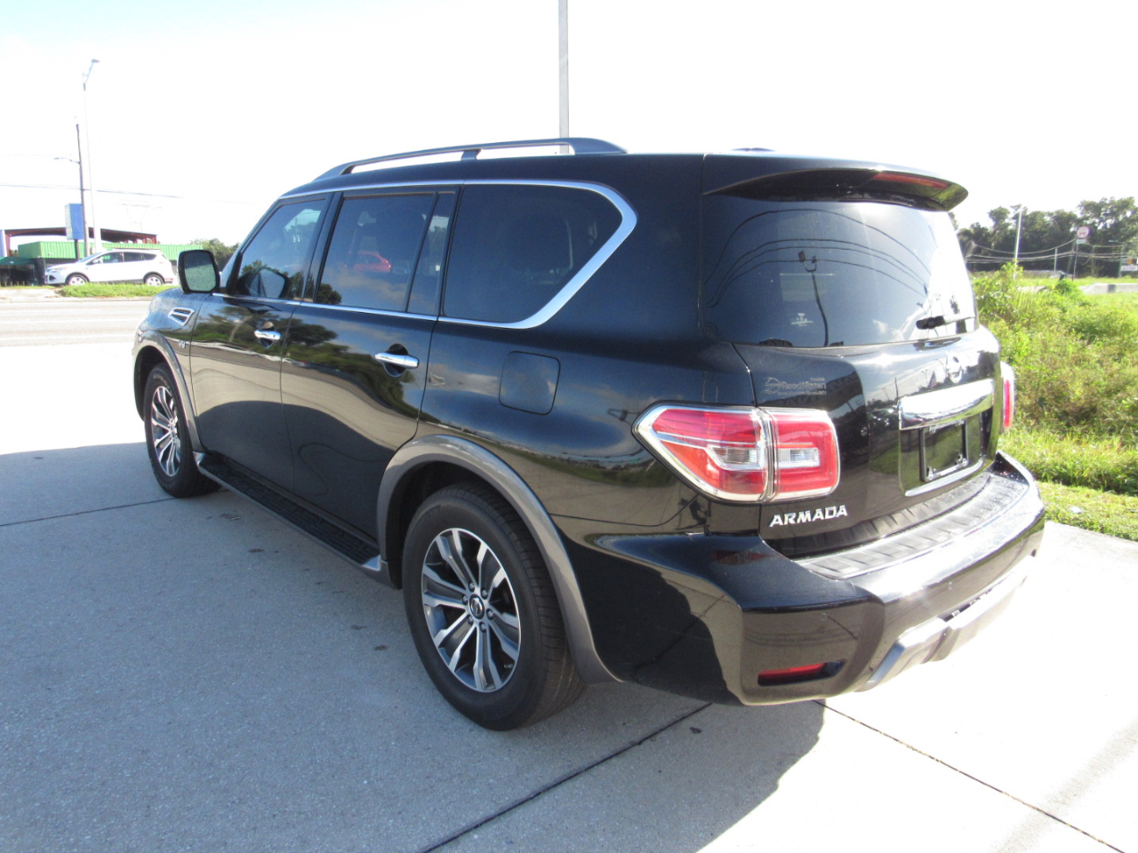 2019 Nissan Armada SL photo 3