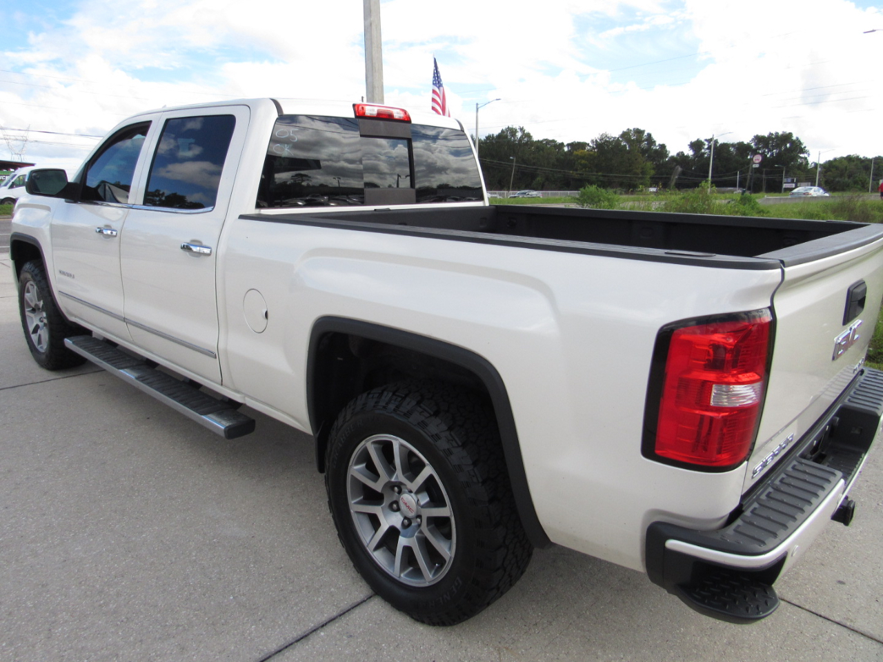 GMC Sierra 1500 4WD Crew Cab 153.0" Denali 2015 GMC Sierra 1500 4WD Crew Cab 153.0" Denali 2015