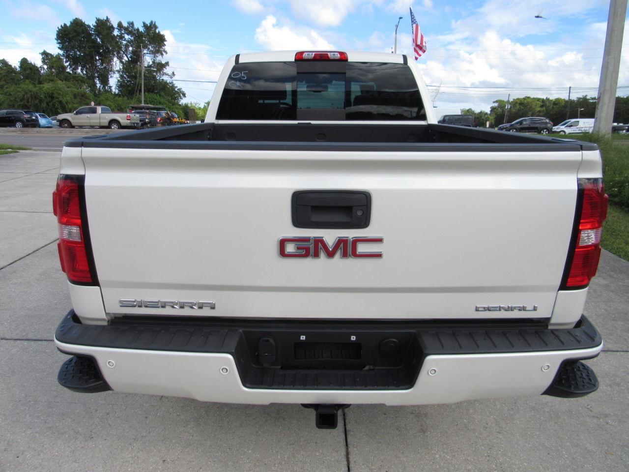 GMC Sierra 1500 4WD Crew Cab 153.0" Denali 2015 GMC Sierra 1500 4WD Crew Cab 153.0" Denali 2015