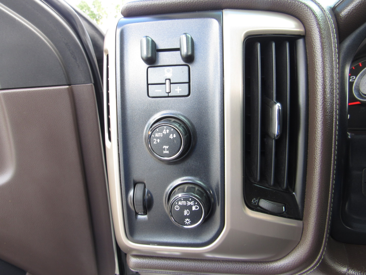 GMC Sierra 1500 4WD Crew Cab 153.0" Denali 2015 GMC Sierra 1500 4WD Crew Cab 153.0" Denali 2015