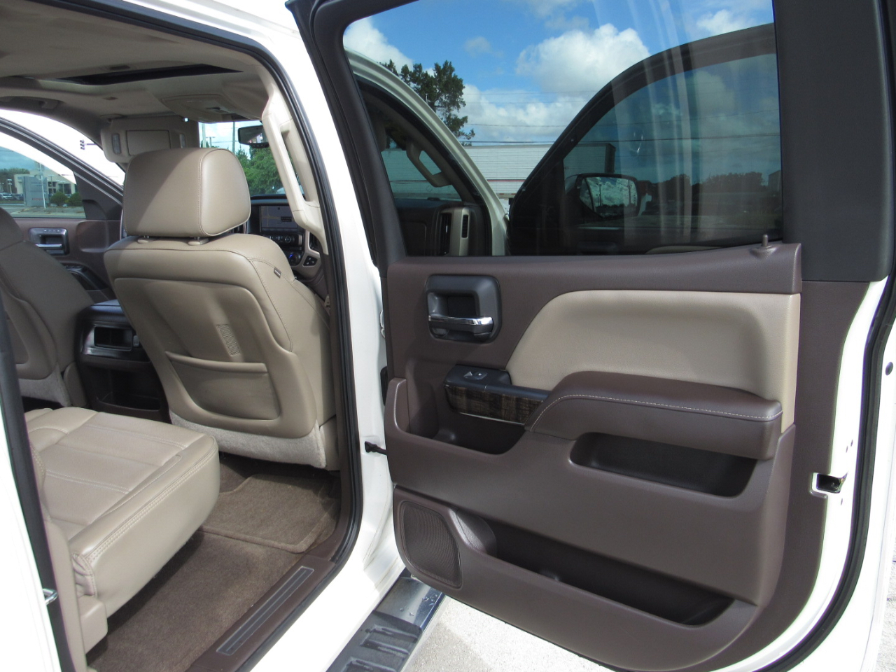 GMC Sierra 1500 4WD Crew Cab 153.0" Denali 2015 GMC Sierra 1500 4WD Crew Cab 153.0" Denali 2015