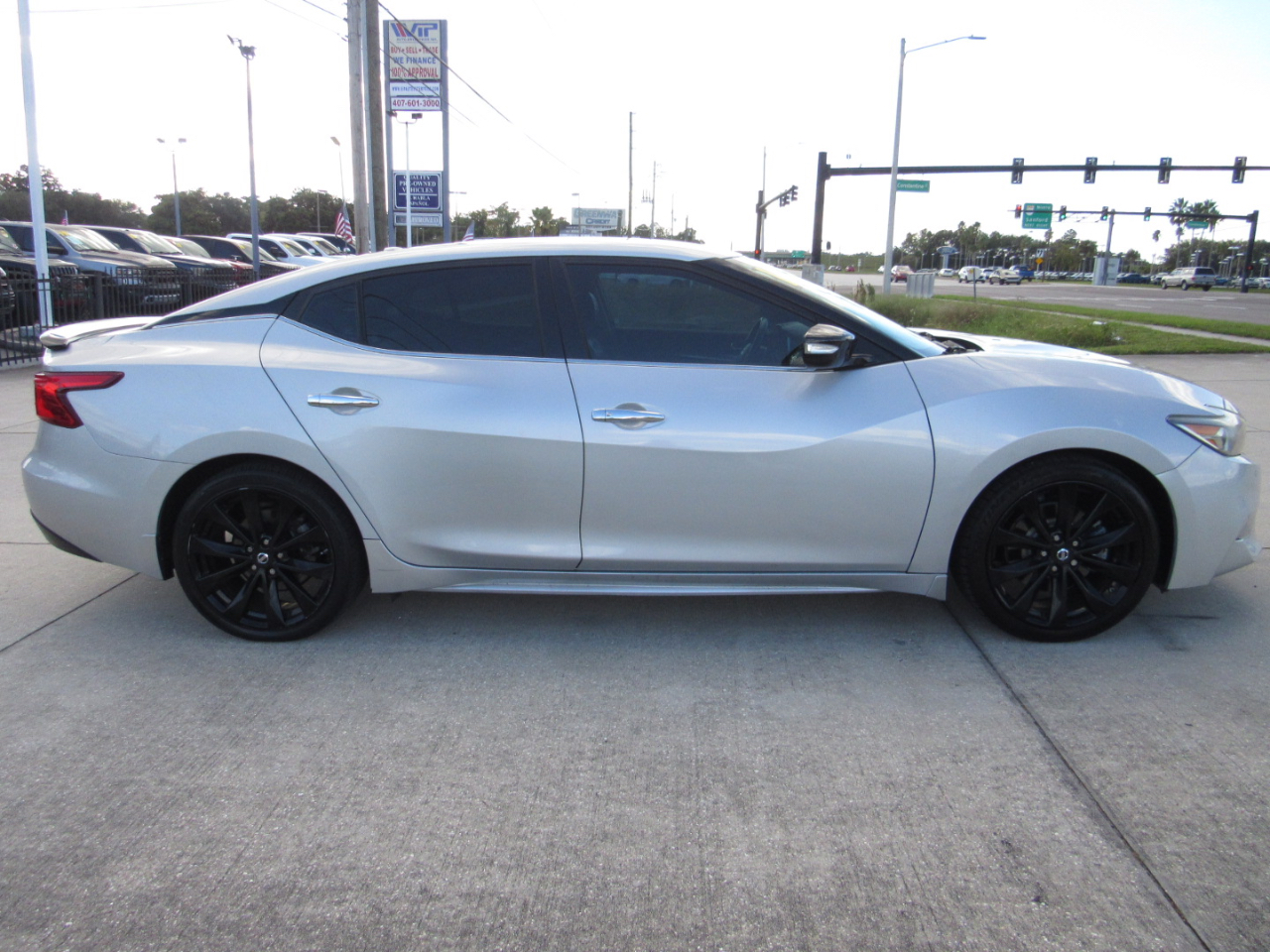 Nissan Maxima 4dr Sdn 3.5 SR 2016 Nissan Maxima 4dr Sdn 3.5 SR 2016