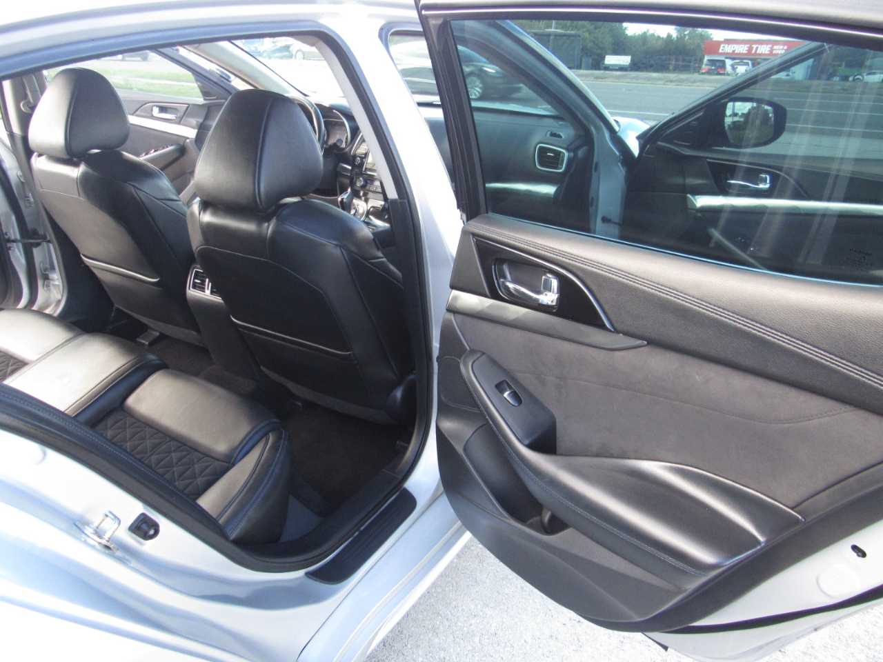 Nissan Maxima 4dr Sdn 3.5 SR 2016 Nissan Maxima 4dr Sdn 3.5 SR 2016
