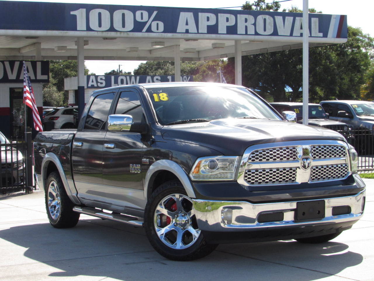 RAM 1500 Laramie 4x2 Crew Cab 5'7" Box 2018 RAM 1500 Laramie 4x2 Crew Cab 5'7" Box 2018