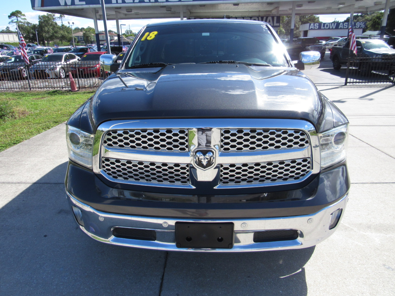 RAM 1500 Laramie 4x2 Crew Cab 5'7" Box 2018 RAM 1500 Laramie 4x2 Crew Cab 5'7" Box 2018
