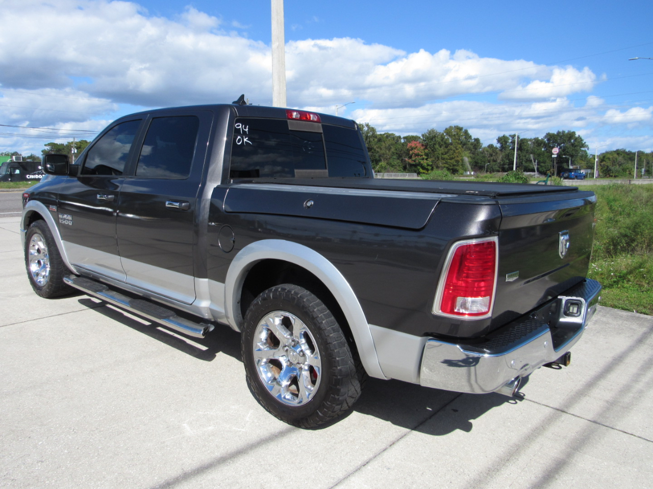 RAM 1500 Laramie 4x2 Crew Cab 5'7" Box 2018 RAM 1500 Laramie 4x2 Crew Cab 5'7" Box 2018