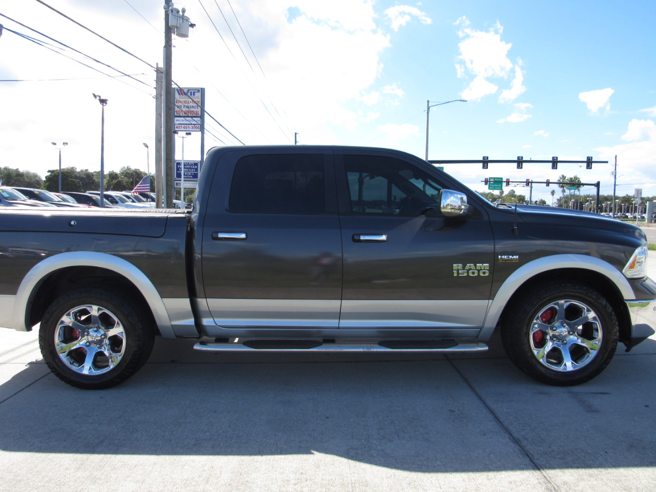 RAM 1500 Laramie 4x2 Crew Cab 5'7" Box 2018 RAM 1500 Laramie 4x2 Crew Cab 5'7" Box 2018