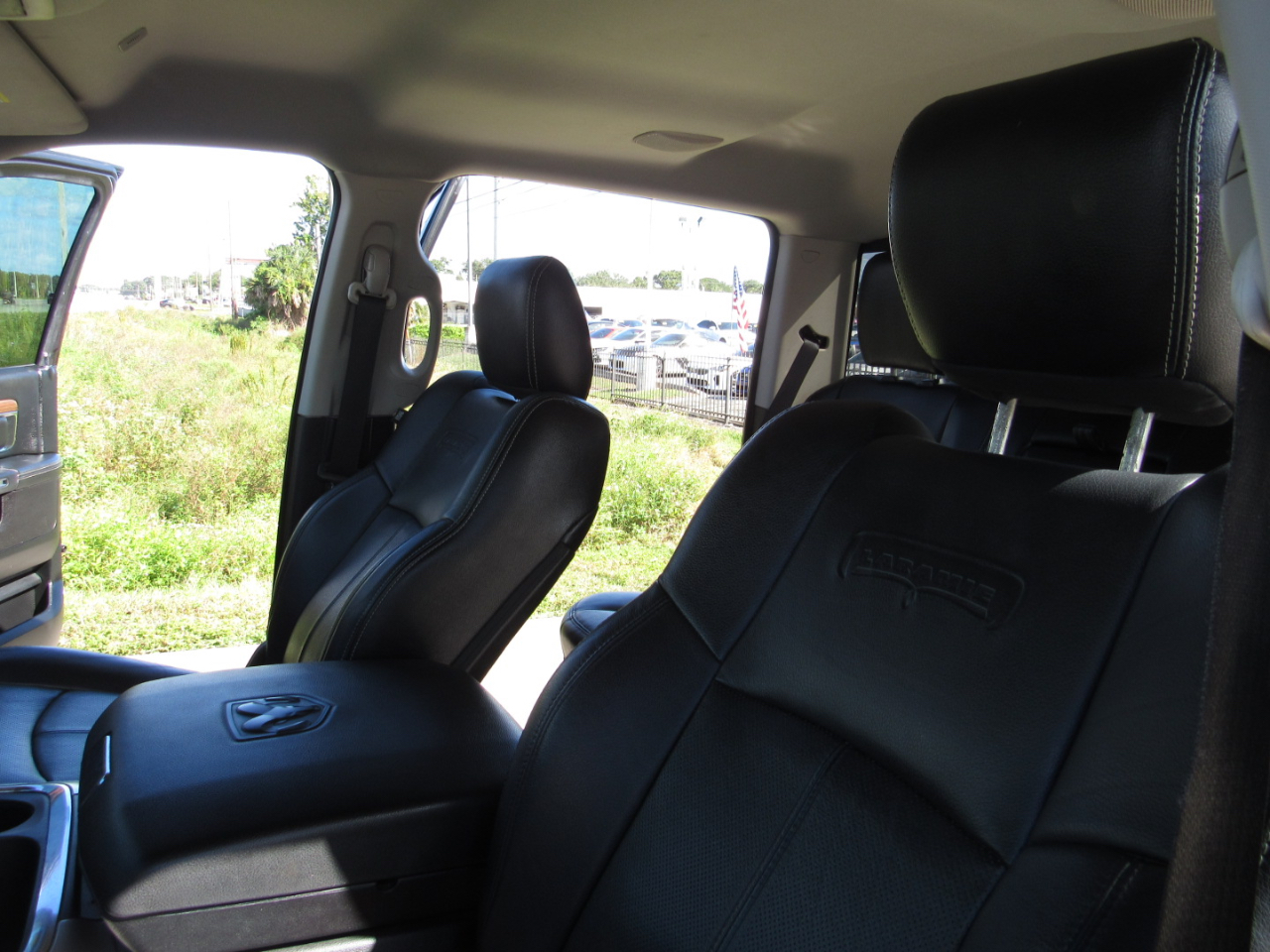 RAM 1500 Laramie 4x2 Crew Cab 5'7" Box 2018 RAM 1500 Laramie 4x2 Crew Cab 5'7" Box 2018