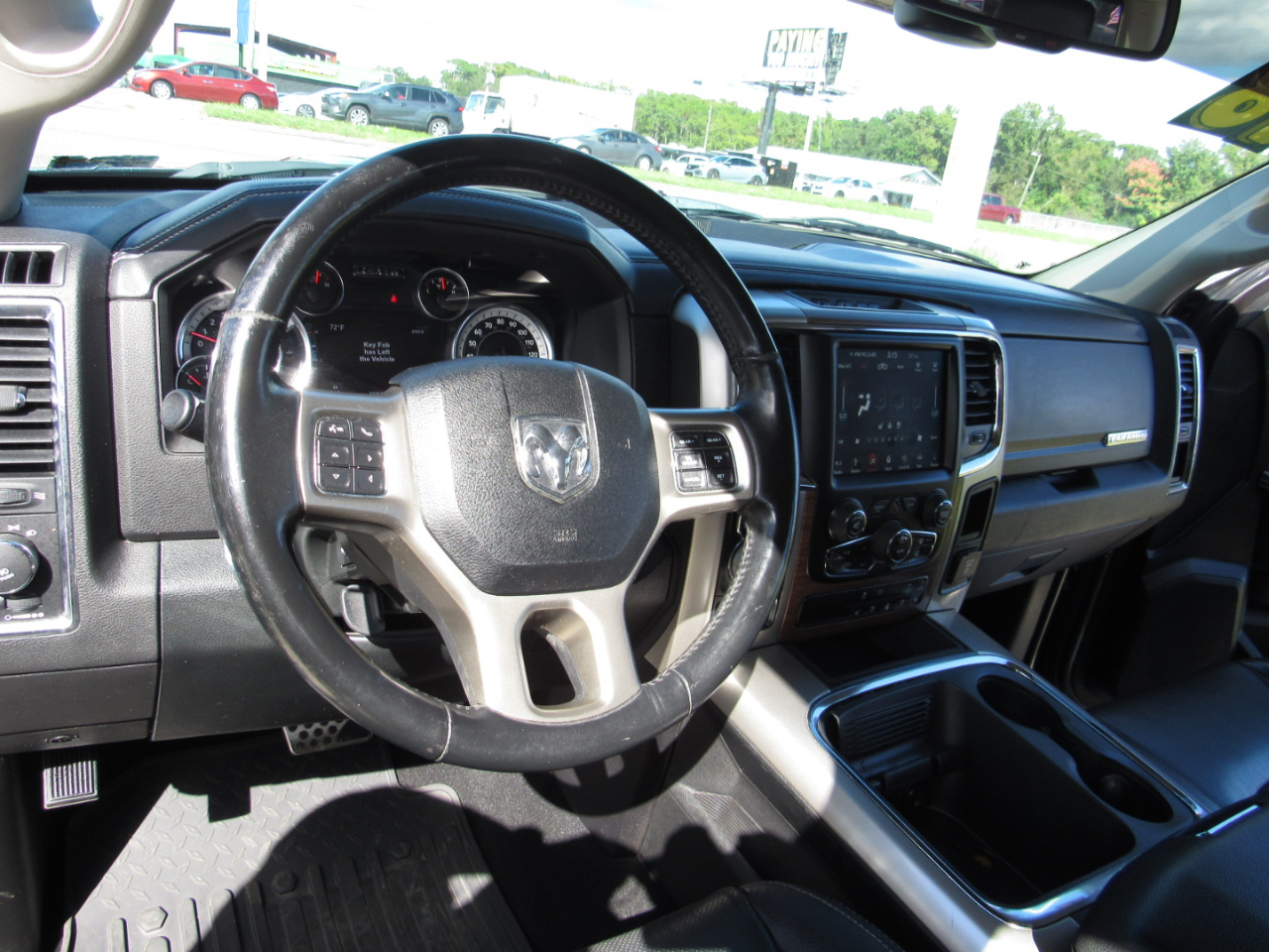 RAM 1500 Laramie 4x2 Crew Cab 5'7" Box 2018 RAM 1500 Laramie 4x2 Crew Cab 5'7" Box 2018