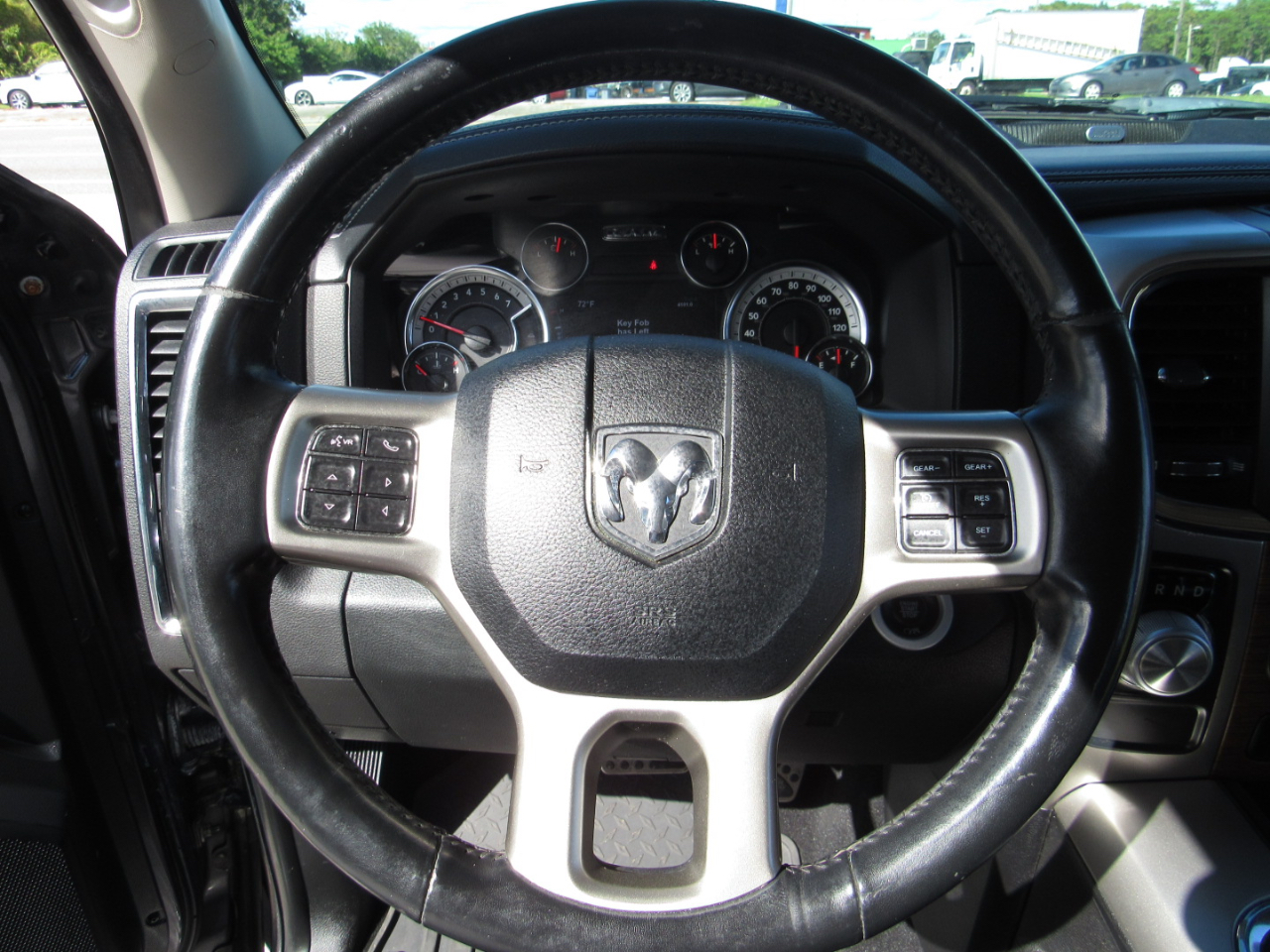 RAM 1500 Laramie 4x2 Crew Cab 5'7" Box 2018 RAM 1500 Laramie 4x2 Crew Cab 5'7" Box 2018