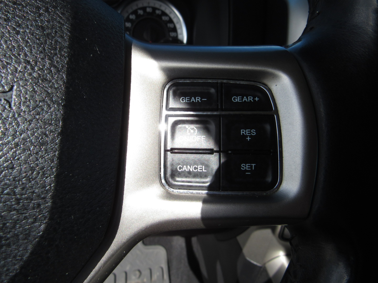 RAM 1500 Laramie 4x2 Crew Cab 5'7" Box 2018 RAM 1500 Laramie 4x2 Crew Cab 5'7" Box 2018