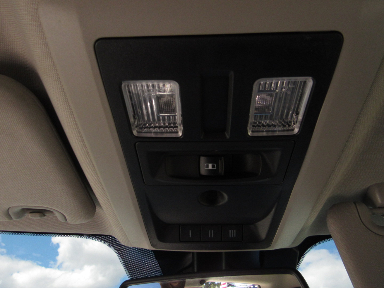 RAM 1500 Laramie 4x2 Crew Cab 5'7" Box 2018 RAM 1500 Laramie 4x2 Crew Cab 5'7" Box 2018