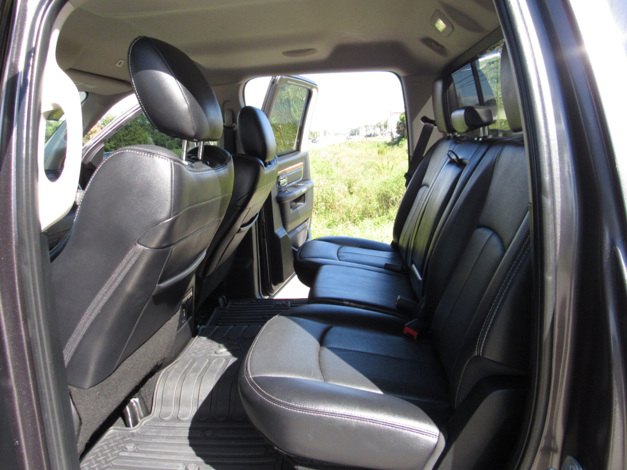 RAM 1500 Laramie 4x2 Crew Cab 5'7" Box 2018 RAM 1500 Laramie 4x2 Crew Cab 5'7" Box 2018