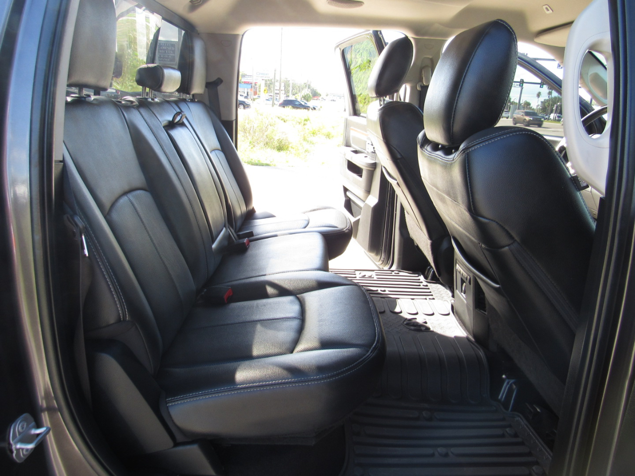 RAM 1500 Laramie 4x2 Crew Cab 5'7" Box 2018 RAM 1500 Laramie 4x2 Crew Cab 5'7" Box 2018