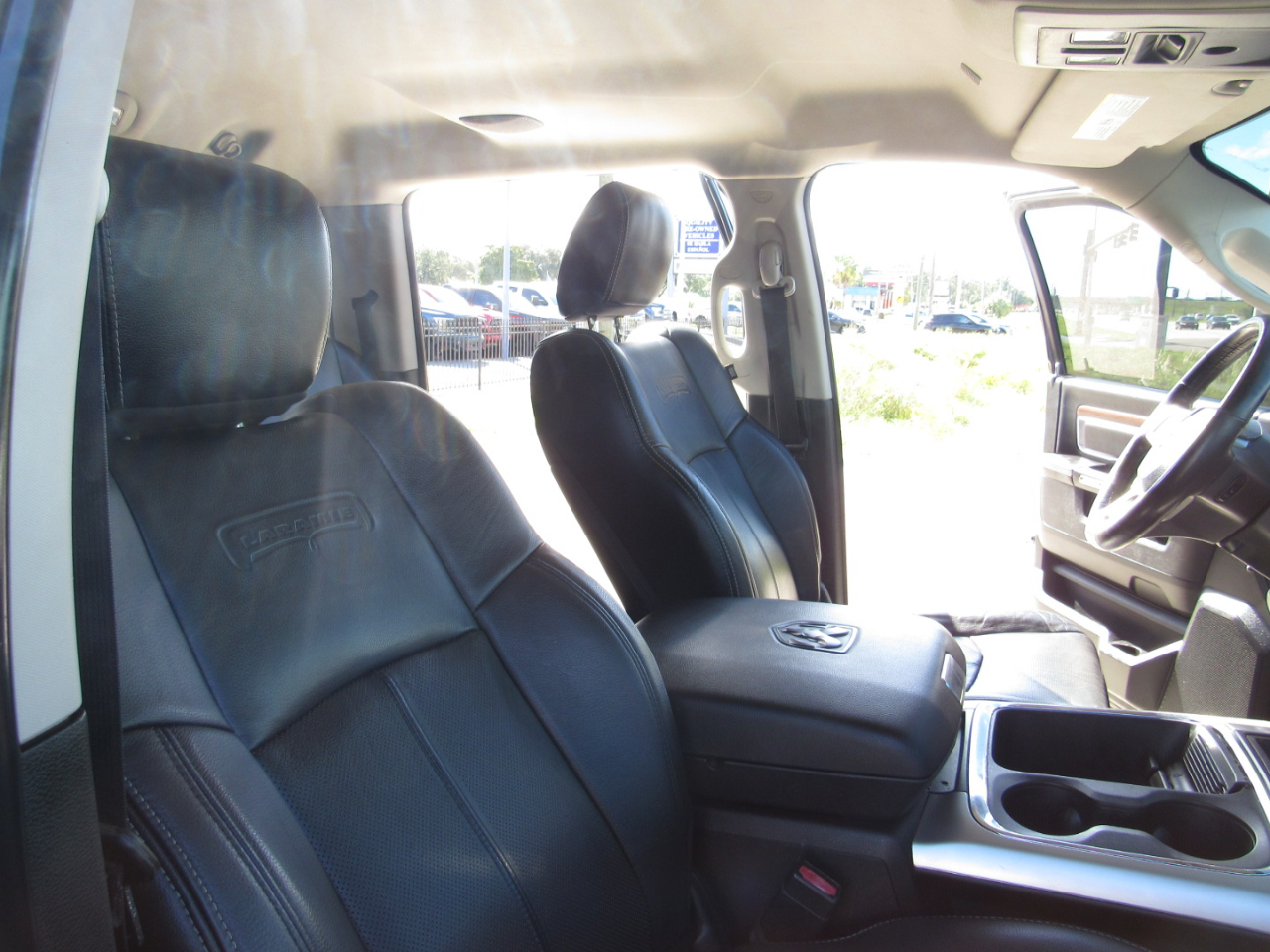 RAM 1500 Laramie 4x2 Crew Cab 5'7" Box 2018 RAM 1500 Laramie 4x2 Crew Cab 5'7" Box 2018