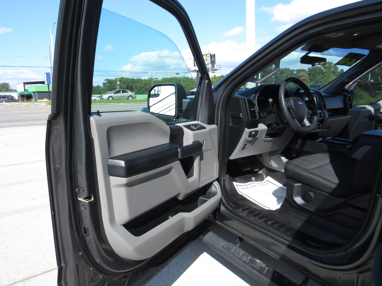 Ford F-150 Lariat 2WD SuperCrew 5.5' Box 2020 Ford F-150 Lariat 2WD SuperCrew 5.5' Box 2020