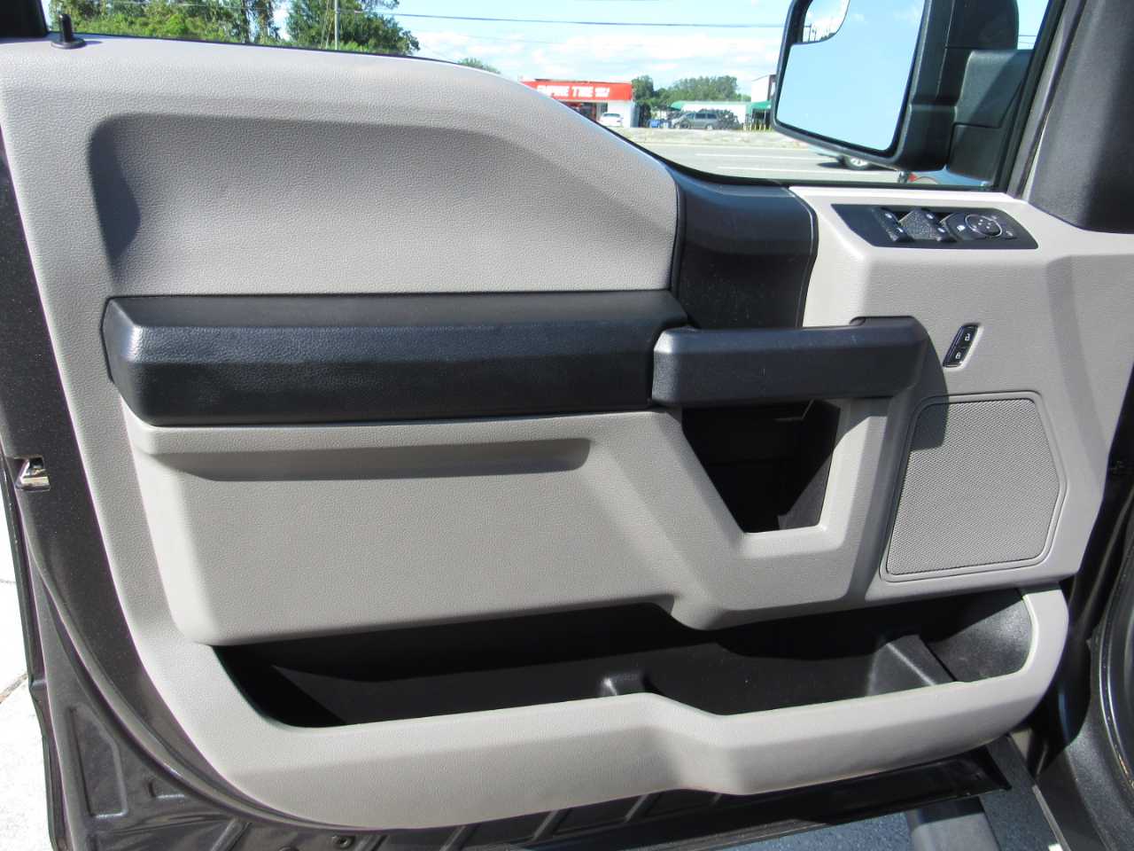 Ford F-150 Lariat 2WD SuperCrew 5.5' Box 2020 Ford F-150 Lariat 2WD SuperCrew 5.5' Box 2020