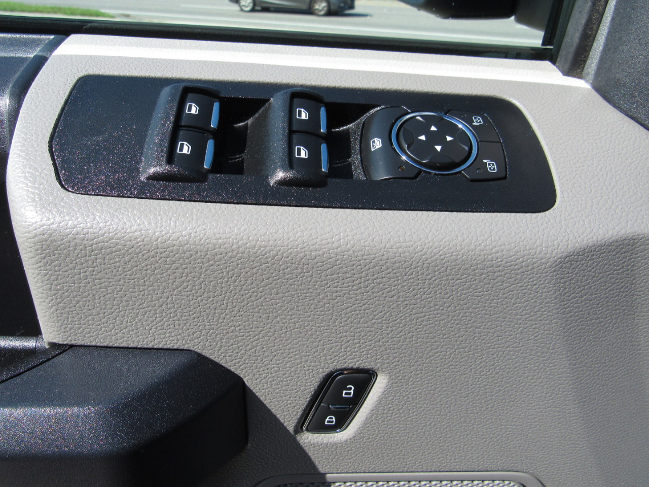 Ford F-150 Lariat 2WD SuperCrew 5.5' Box 2020 Ford F-150 Lariat 2WD SuperCrew 5.5' Box 2020