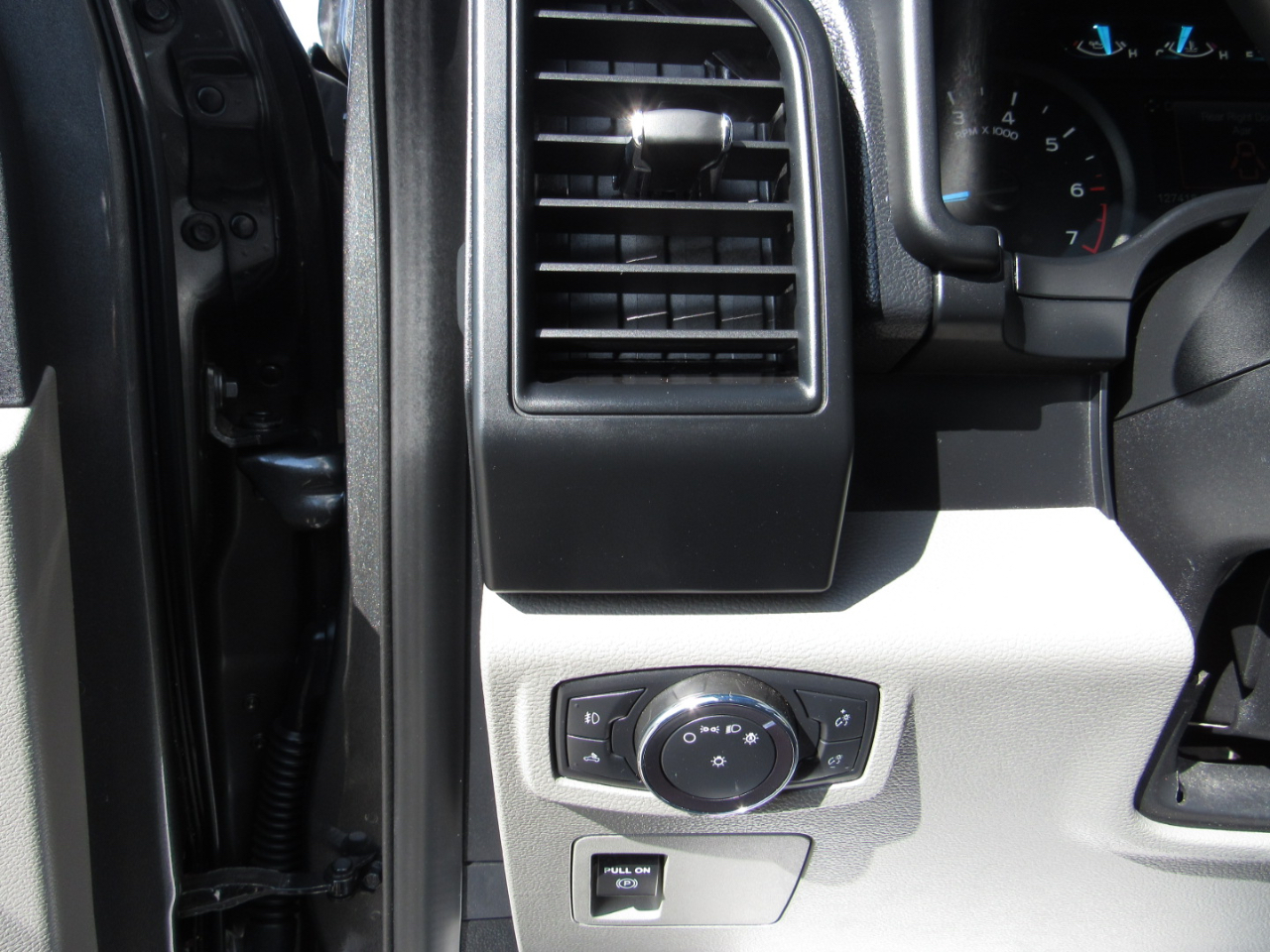 Ford F-150 Lariat 2WD SuperCrew 5.5' Box 2020 Ford F-150 Lariat 2WD SuperCrew 5.5' Box 2020