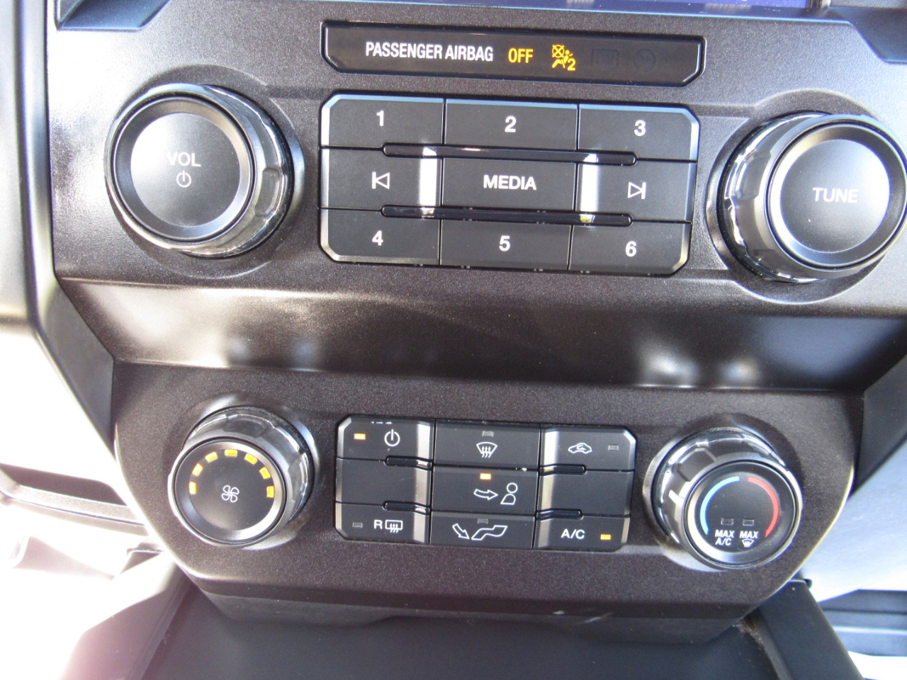 Ford F-150 Lariat 2WD SuperCrew 5.5' Box 2020 Ford F-150 Lariat 2WD SuperCrew 5.5' Box 2020