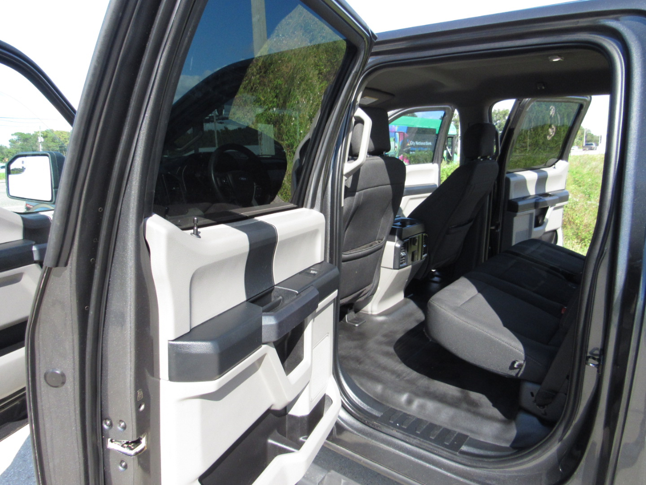 Ford F-150 Lariat 2WD SuperCrew 5.5' Box 2020 Ford F-150 Lariat 2WD SuperCrew 5.5' Box 2020
