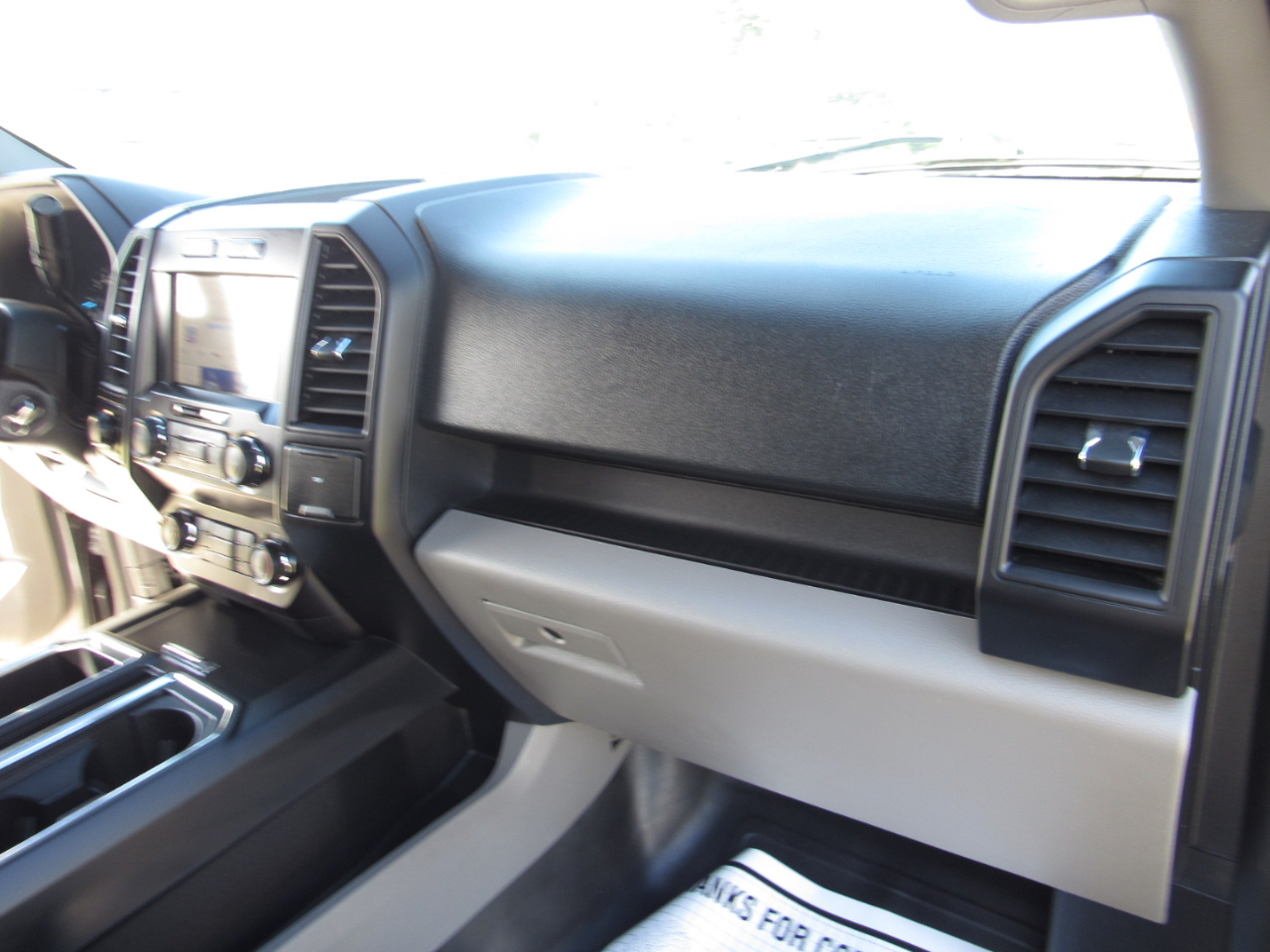 Ford F-150 Lariat 2WD SuperCrew 5.5' Box 2020 Ford F-150 Lariat 2WD SuperCrew 5.5' Box 2020