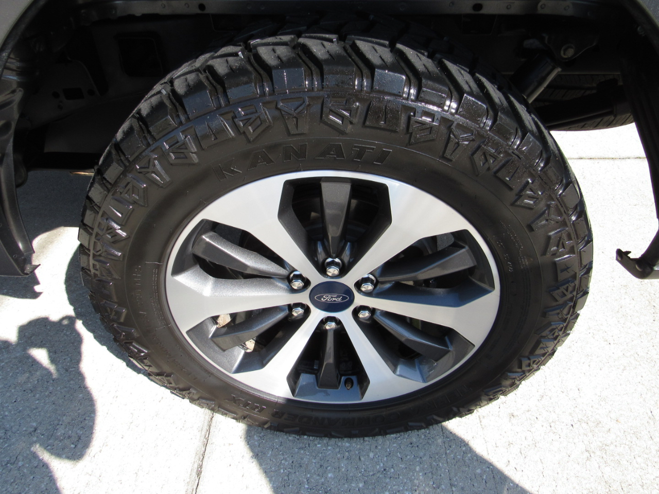 Ford F-150 Lariat 2WD SuperCrew 5.5' Box 2020 Ford F-150 Lariat 2WD SuperCrew 5.5' Box 2020