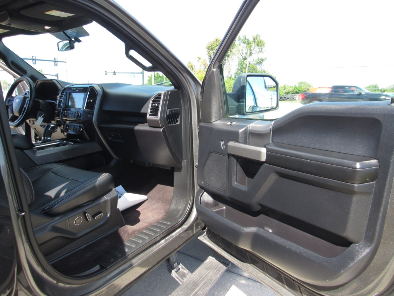 Ford F-150 4WD SuperCrew 145" XLT 2016 Ford F-150 4WD SuperCrew 145" XLT 2016