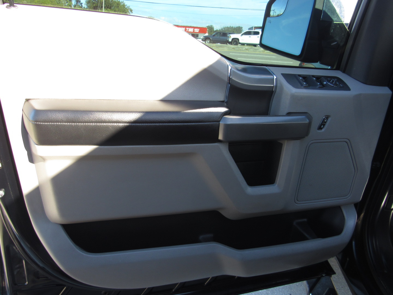Ford F-150 2WD SuperCrew 145" XLT 2016 Ford F-150 2WD SuperCrew 145" XLT 2016