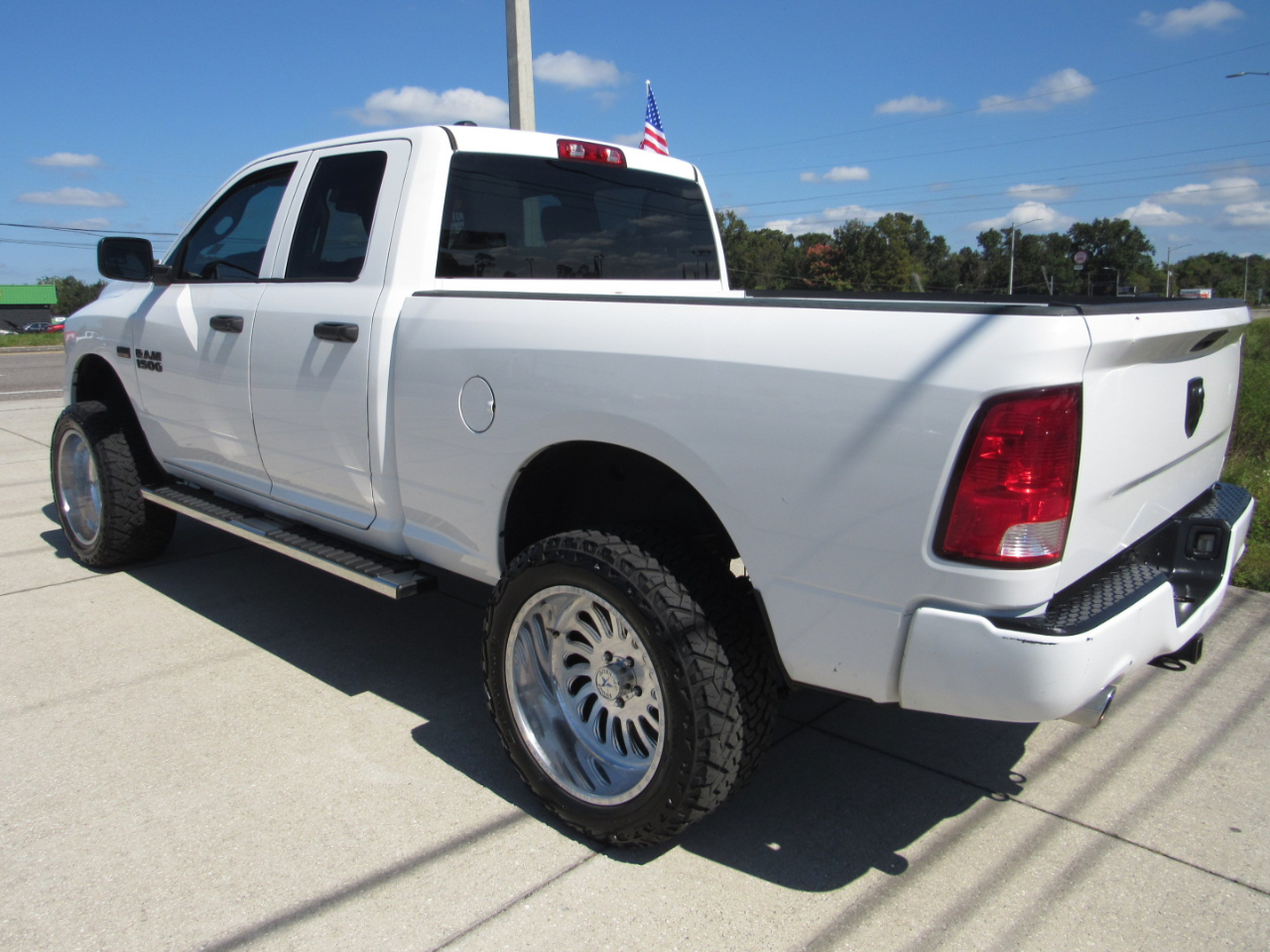RAM 1500 Express 4x2 Quad Cab 6'4" Box 2018 RAM 1500 Express 4x2 Quad Cab 6'4" Box 2018