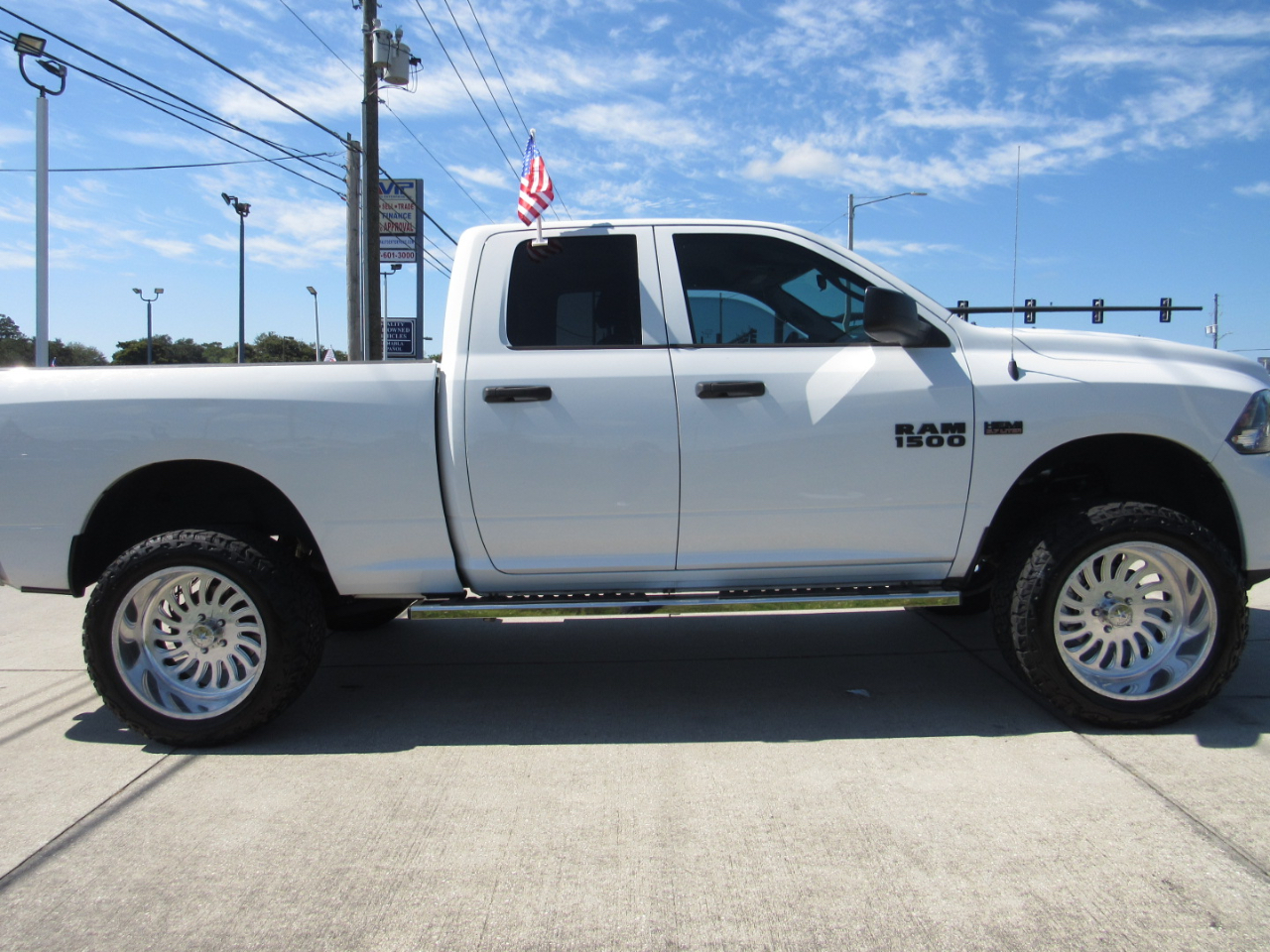 RAM 1500 Express 4x2 Quad Cab 6'4" Box 2018 RAM 1500 Express 4x2 Quad Cab 6'4" Box 2018