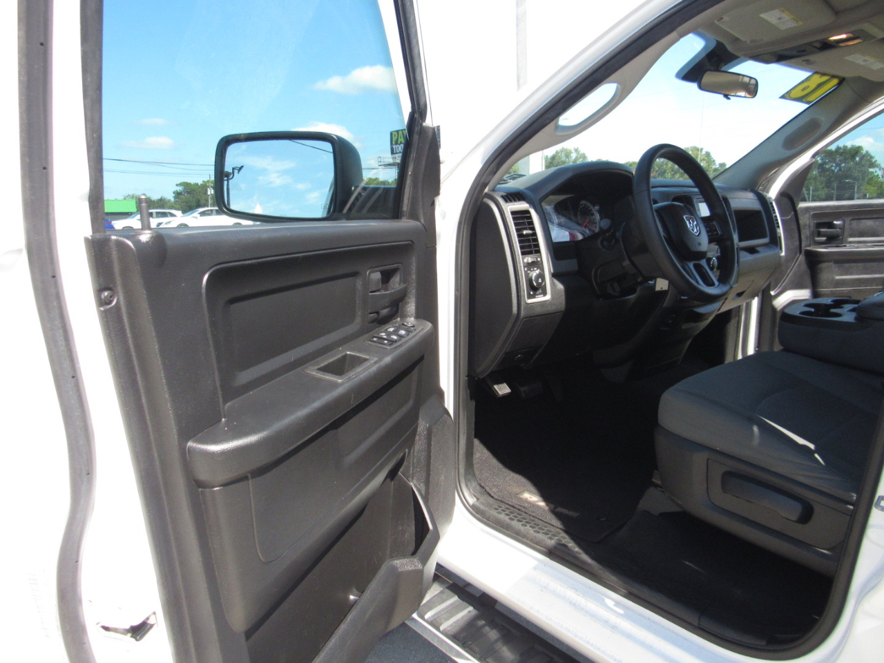 RAM 1500 Express 4x2 Quad Cab 6'4" Box 2018 RAM 1500 Express 4x2 Quad Cab 6'4" Box 2018