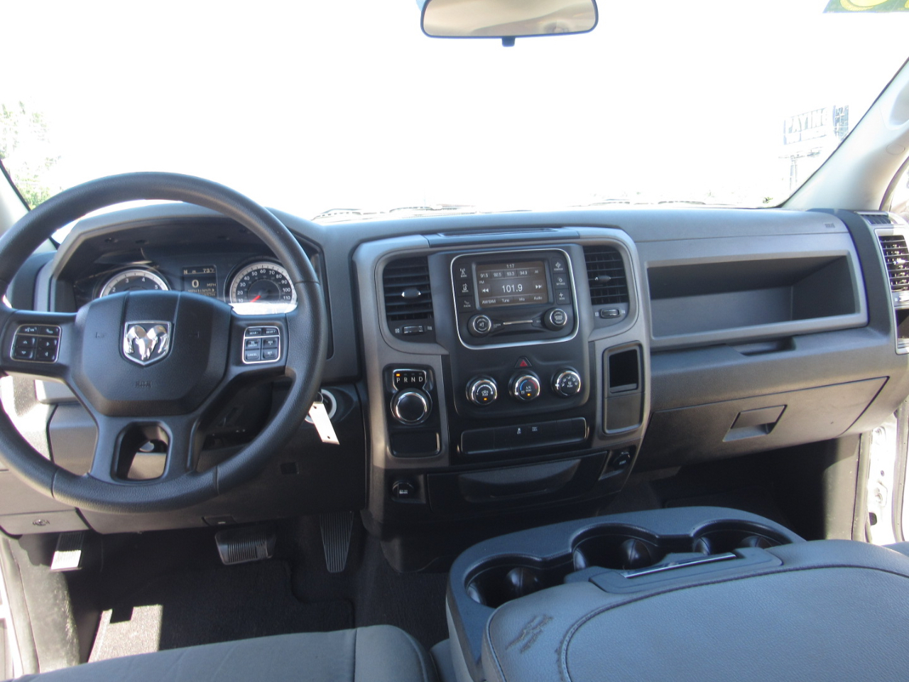 RAM 1500 Express 4x2 Quad Cab 6'4" Box 2018 RAM 1500 Express 4x2 Quad Cab 6'4" Box 2018