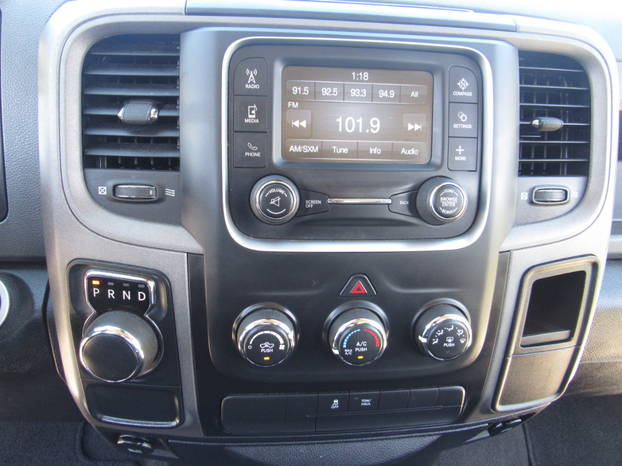 RAM 1500 Express 4x2 Quad Cab 6'4" Box 2018 RAM 1500 Express 4x2 Quad Cab 6'4" Box 2018