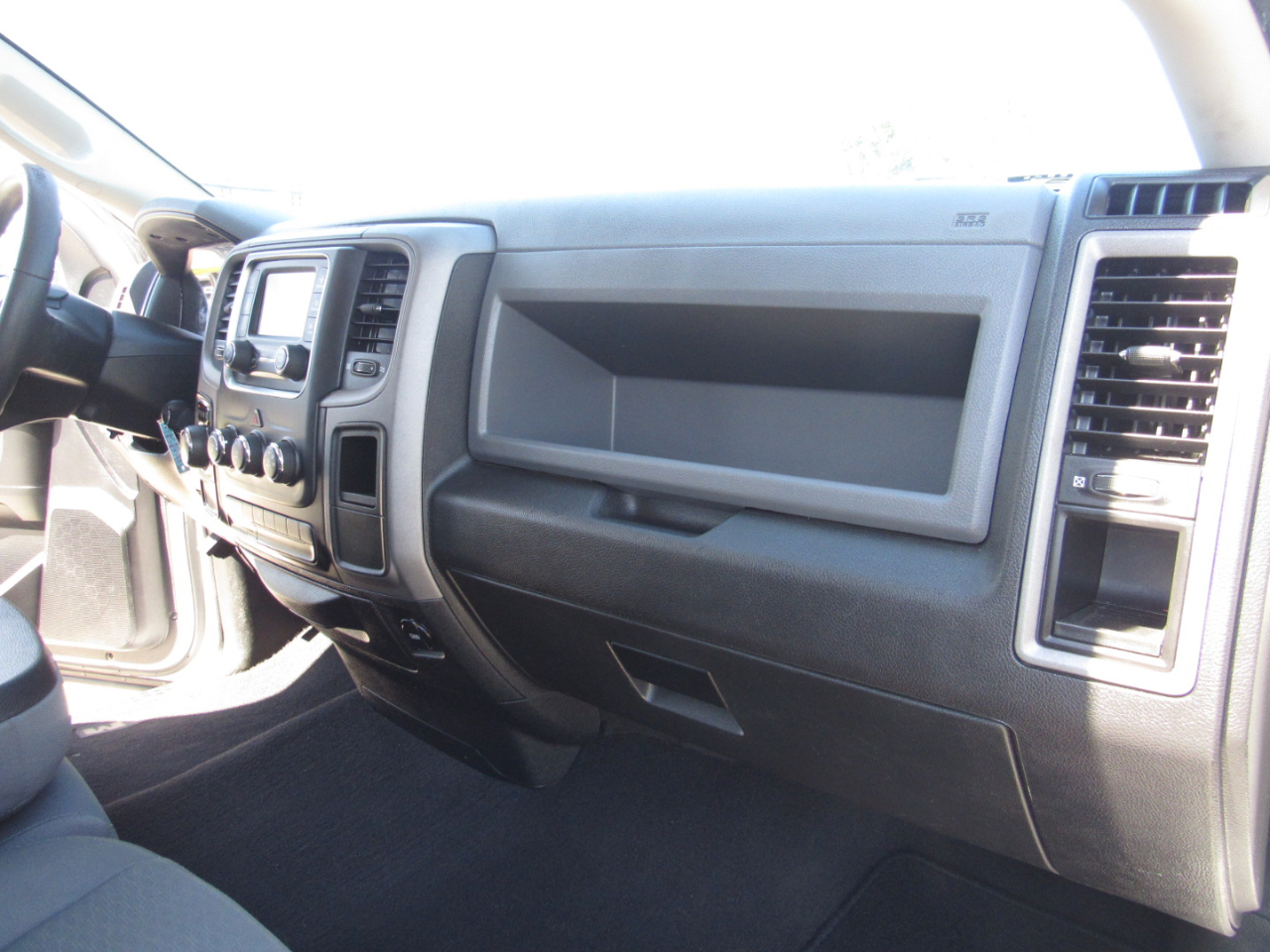 RAM 1500 Express 4x2 Quad Cab 6'4" Box 2018 RAM 1500 Express 4x2 Quad Cab 6'4" Box 2018