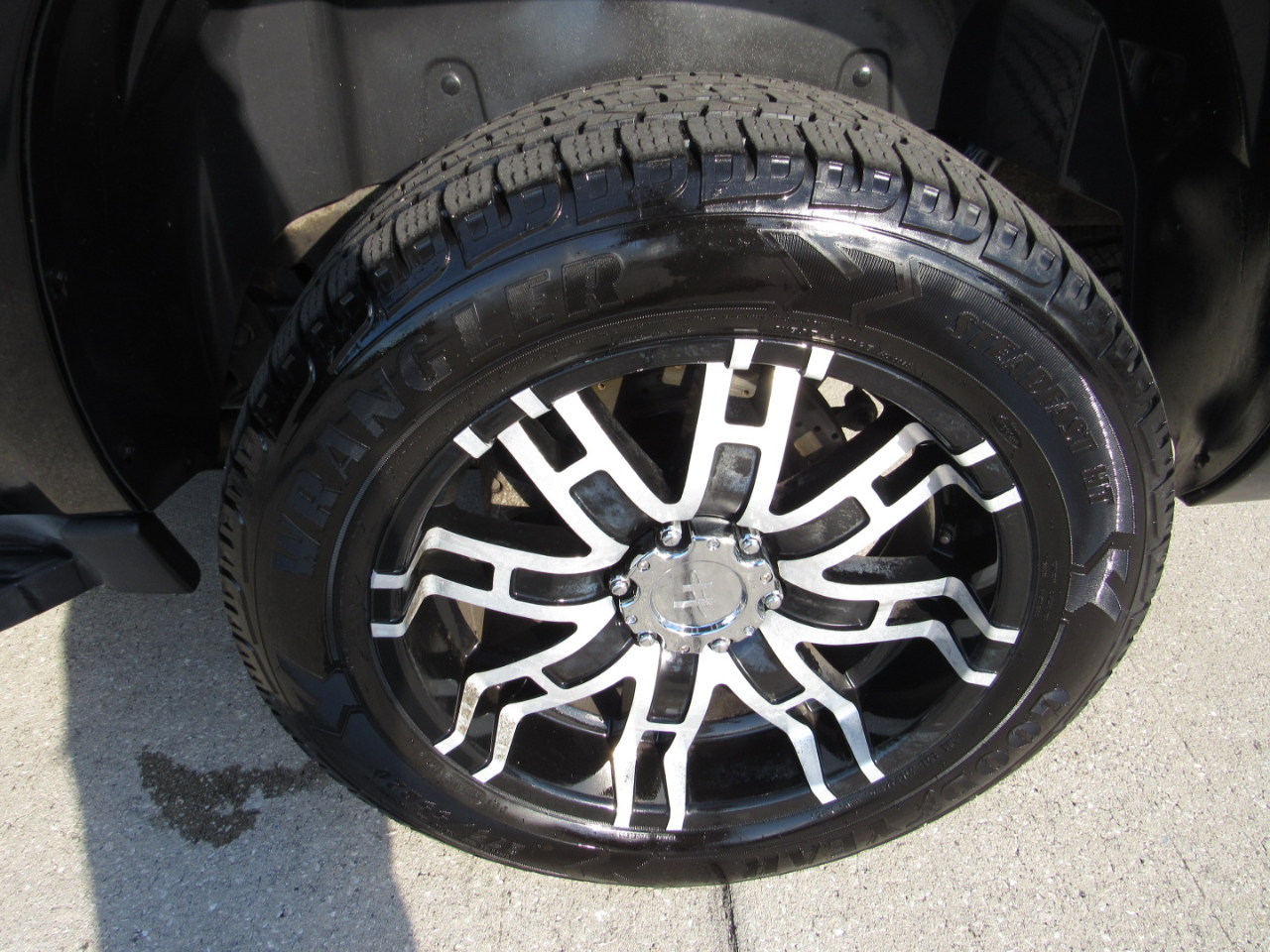 Chevrolet Avalanche 2WD Crew Cab LT 2013 Chevrolet Avalanche 2WD Crew Cab LT 2013