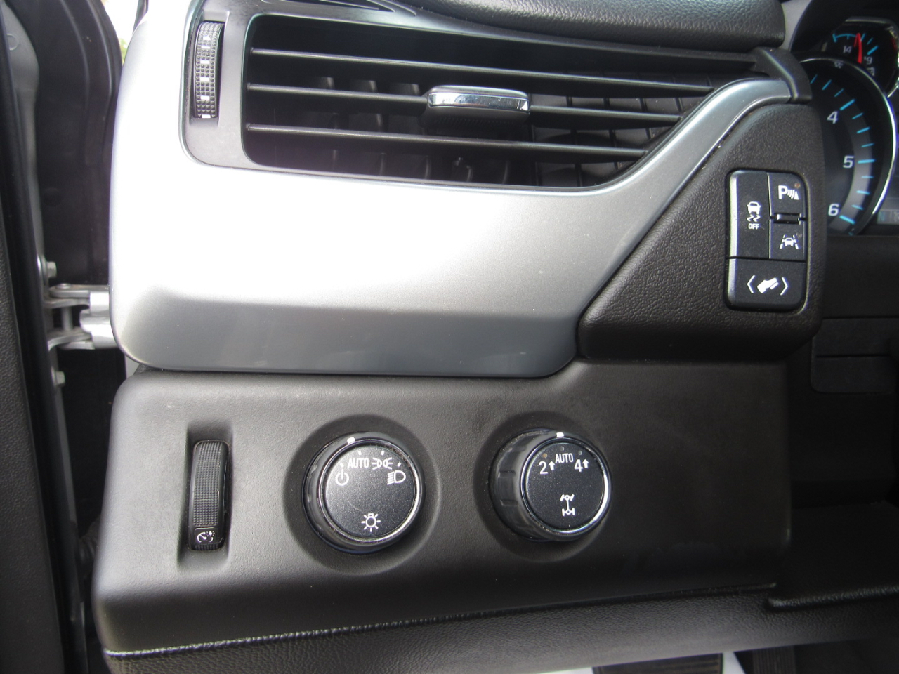 Chevrolet Tahoe 4WD 4dr LT 2019 Chevrolet Tahoe 4WD 4dr LT 2019