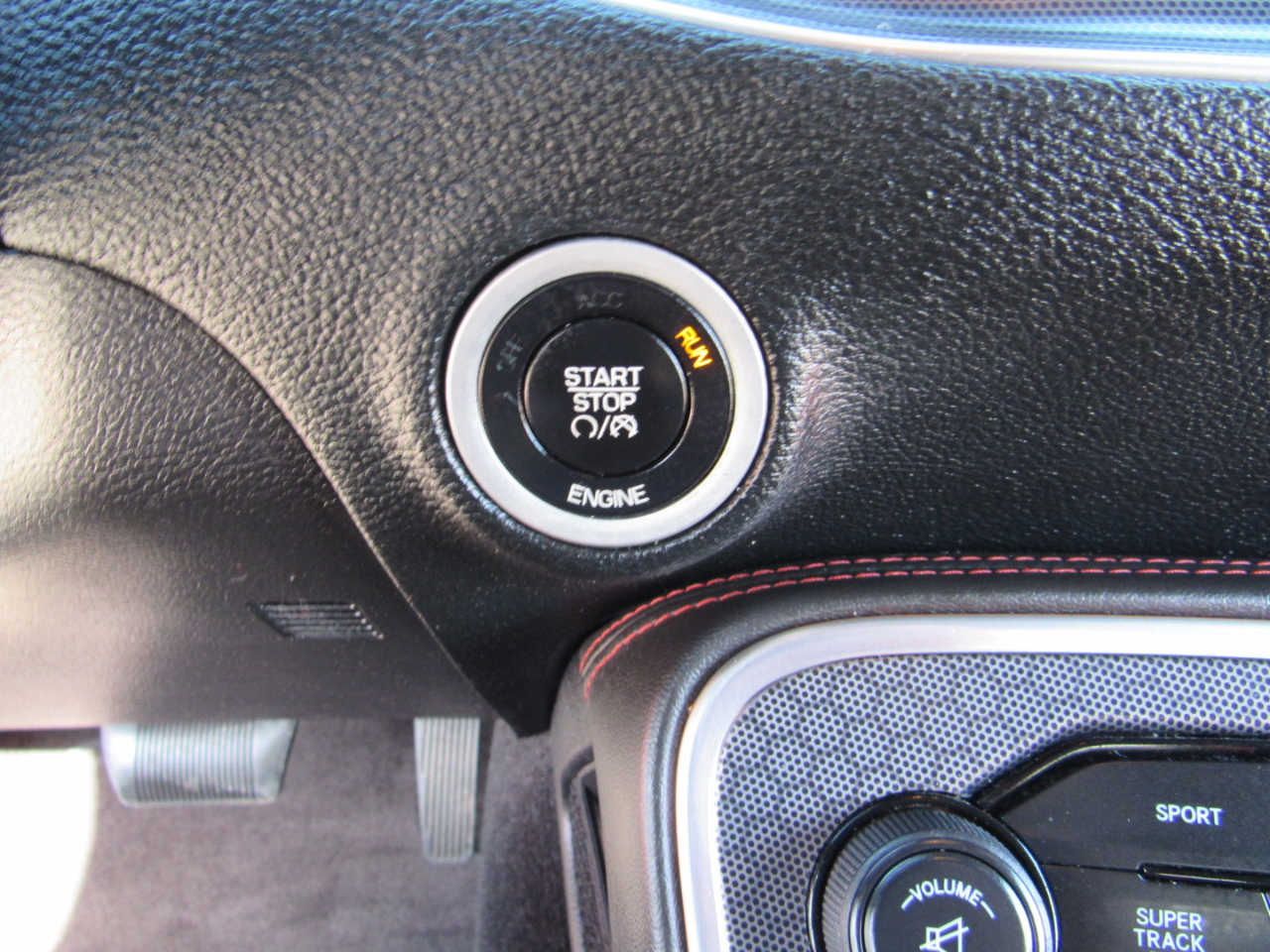 Dodge Challenger 2dr Cpe R/T Scat Pack 2016