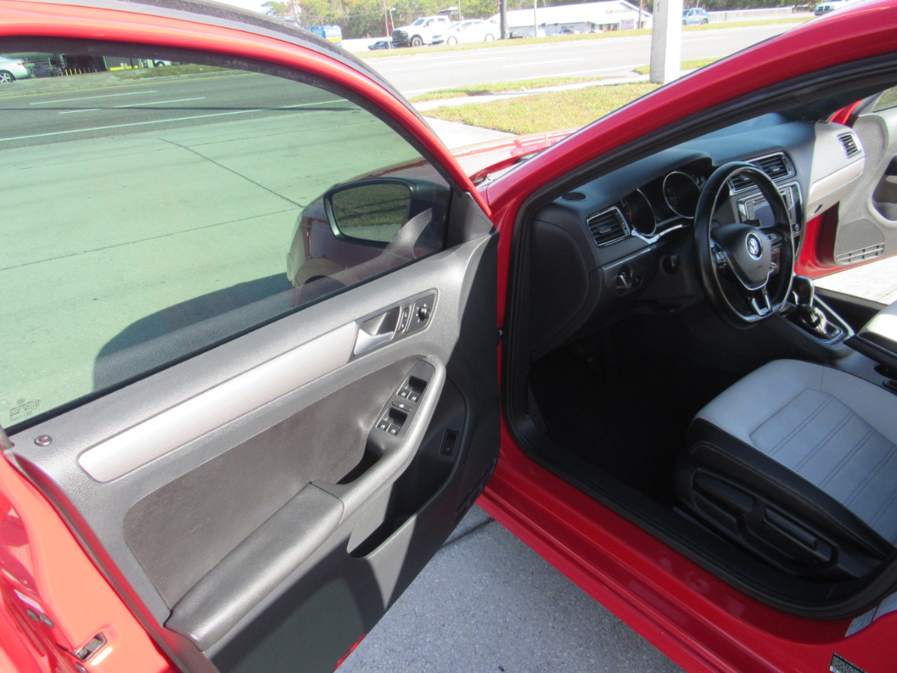 Volkswagen Jetta Sedan 4dr Auto 1.8T Sport PZEV 2016